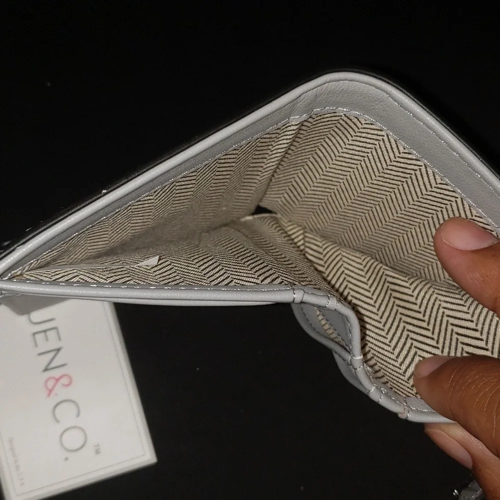 NWT- Jen & Co Folding Wallet. Grey & White Chevron. Model WL2066 - Picture 5 of 7